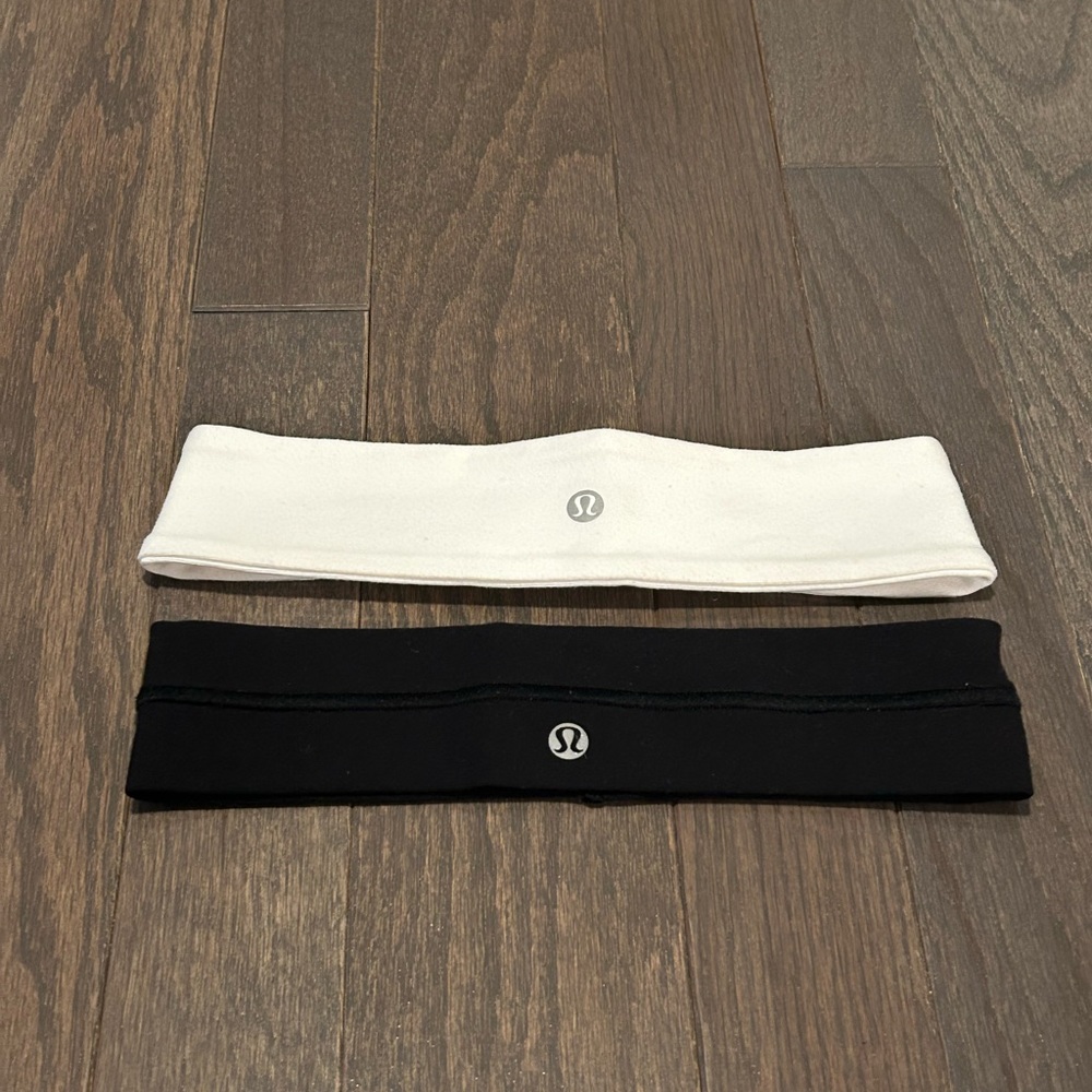 Lululemon white and black headband set
